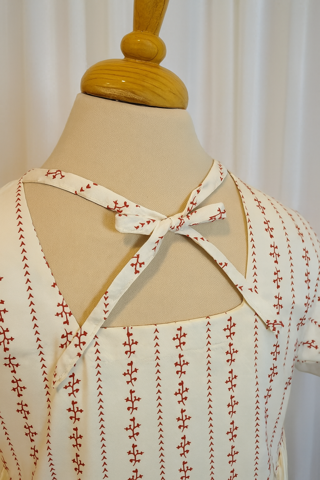 VESTIDO RAMILLETE CARMESÍ - VV077